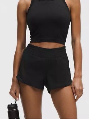 lululemon athletica Black Women's Hotty Hot High-Rise Lined Short 2.5". Size 6